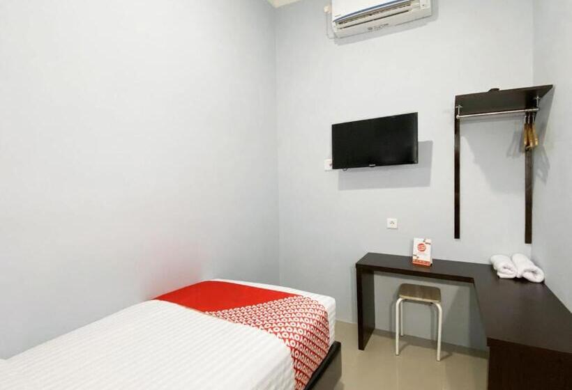 هتل Reddoorz Syariah Near Pantai Padang 2