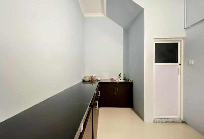 هتل Reddoorz Syariah Near Pantai Padang 2