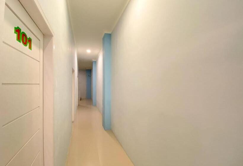 هتل Reddoorz Syariah Near Pantai Padang 2