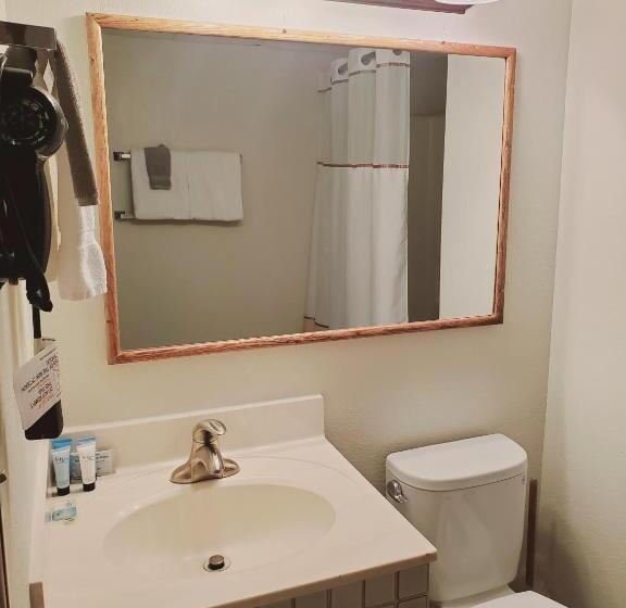 هتل Blackstone Lodge And Suites