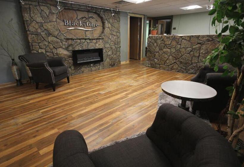 هتل Blackstone Lodge And Suites