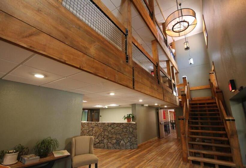 هتل Blackstone Lodge And Suites