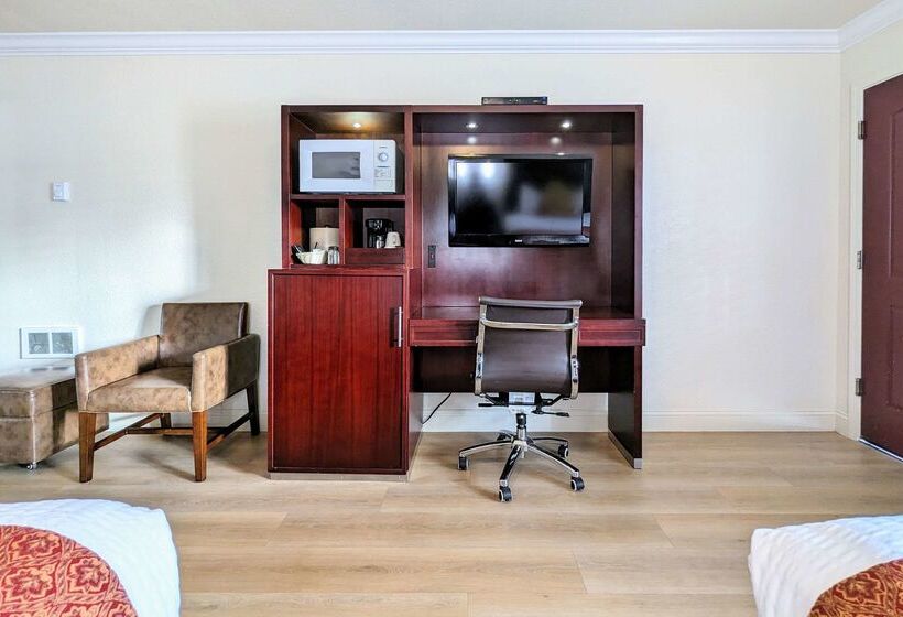 בית מלון כפרי Clarion  Collection Wilkie S Inn Pacific Grove  Monterey