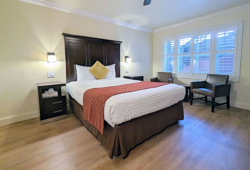 בית מלון כפרי Clarion  Collection Wilkie S Inn Pacific Grove  Monterey