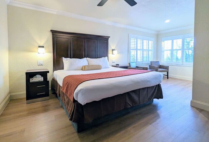 בית מלון כפרי Clarion  Collection Wilkie S Inn Pacific Grove  Monterey