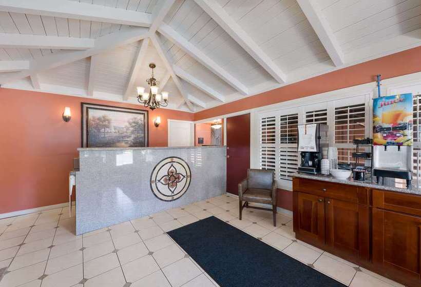 בית מלון כפרי Clarion  Collection Wilkie S Inn Pacific Grove  Monterey
