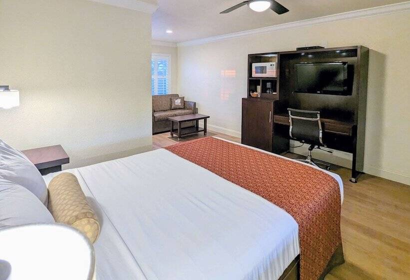 בית מלון כפרי Clarion  Collection Wilkie S Inn Pacific Grove  Monterey