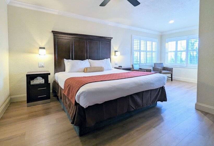 בית מלון כפרי Clarion  Collection Wilkie S Inn Pacific Grove  Monterey