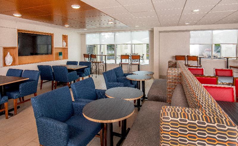 هتل Holiday Inn Express Chesapeake   Norfolk, An Ihg