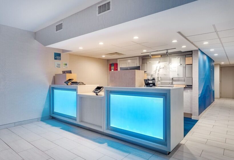 Отель Holiday Inn Express Ramsey Mahwah, An Ihg