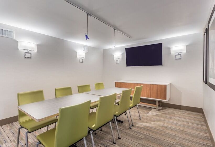 Отель Holiday Inn Express Ramsey Mahwah, An Ihg