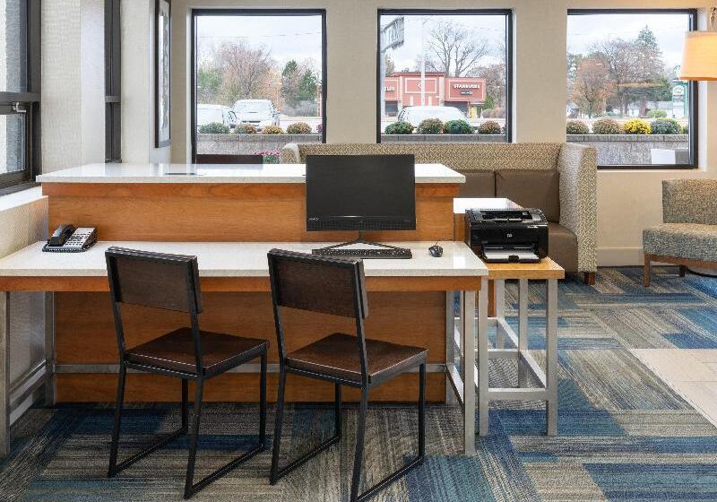 هتل Holiday Inn Express Rochester   Greece, An Ihg