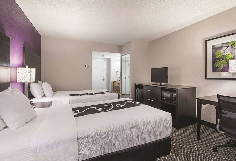 Отель La Quinta By Wyndham Plantation At Sw 6th St