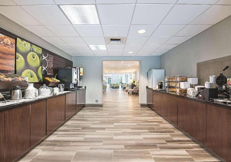 Отель La Quinta By Wyndham Plantation At Sw 6th St