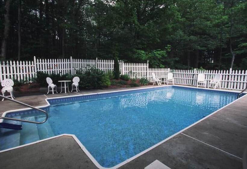 هتل Red Elephant Inn Bed And Breakfast