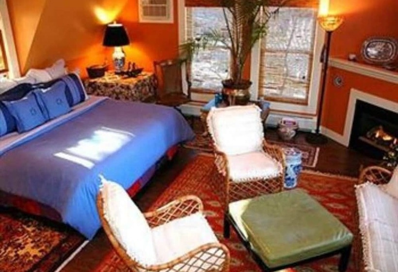هتل Red Elephant Inn Bed And Breakfast