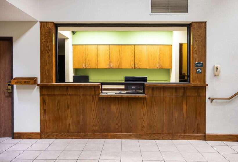 هتل Spark By Hilton Wichita East