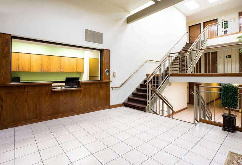 هتل Spark By Hilton Wichita East