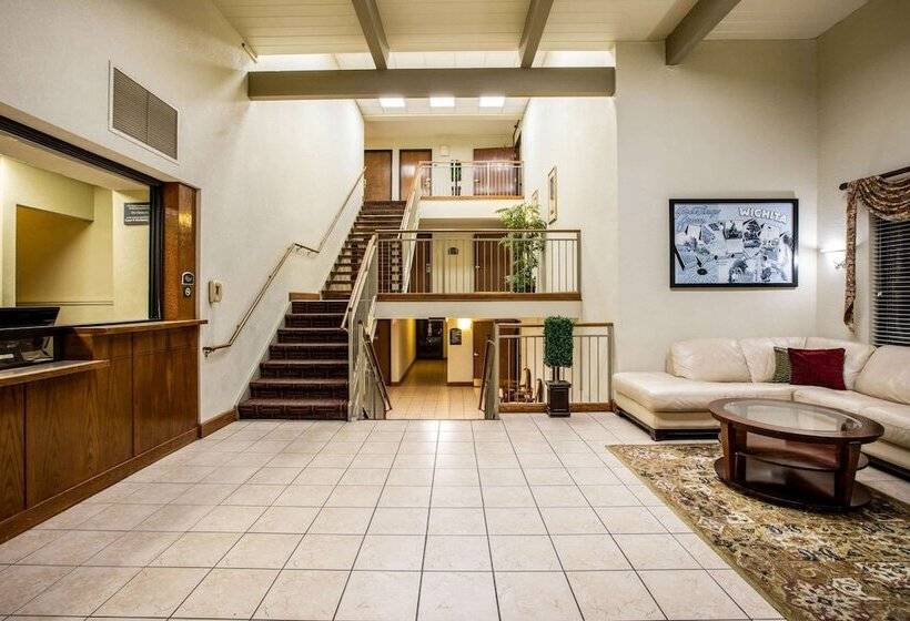 هتل Spark By Hilton Wichita East