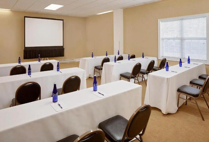 Отель Westford Regency Inn & Conference Center