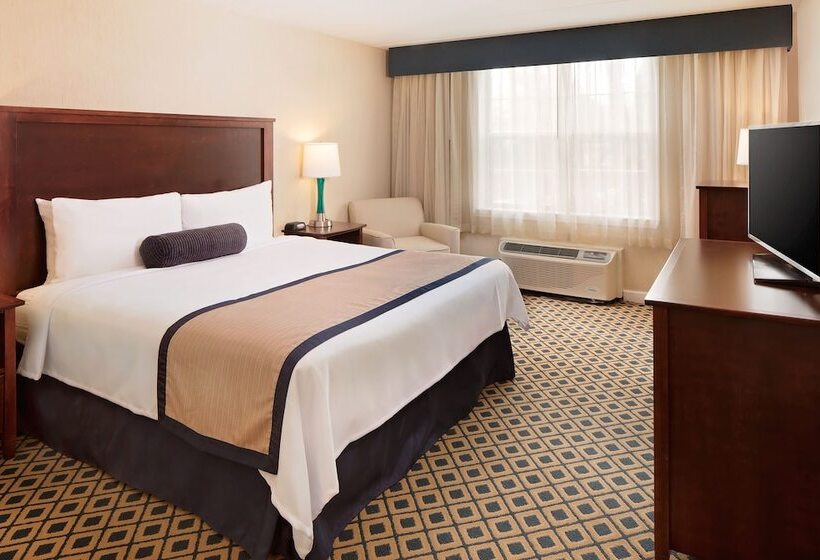 Отель Westford Regency Inn & Conference Center