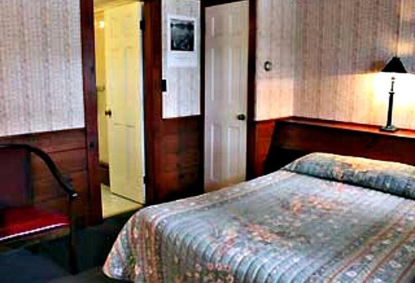 White Trellis Motel