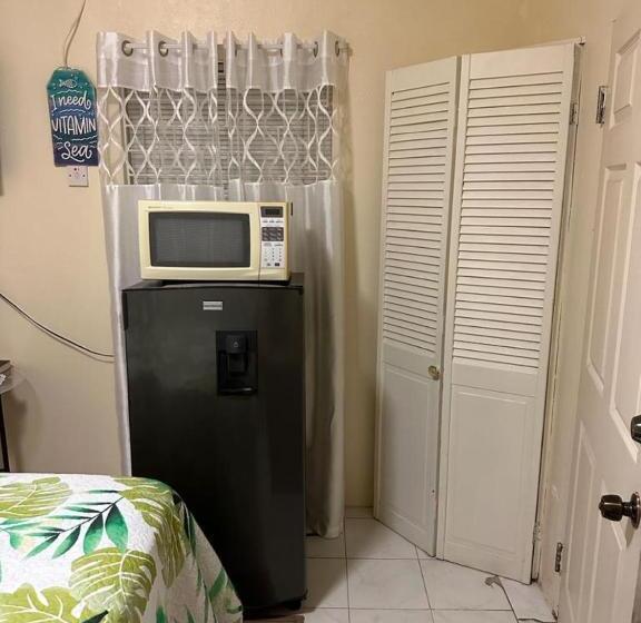 پانسیون Aileen Palm Cove Ja