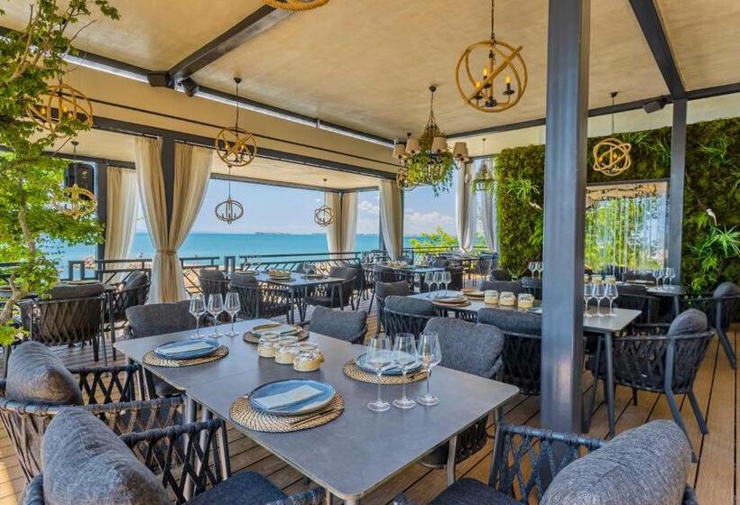 هتل Onyx Beach Residence   Free Parking & Beach Access