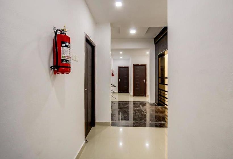 בית מלון כפרי Oyo 69625 Mayuraa Residency