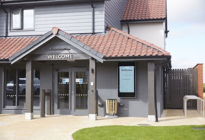 בית מלון כפרי The Churchill By Greene King Inns