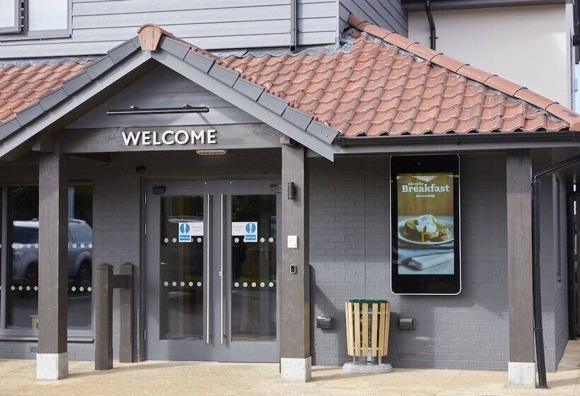 בית מלון כפרי The Churchill By Greene King Inns