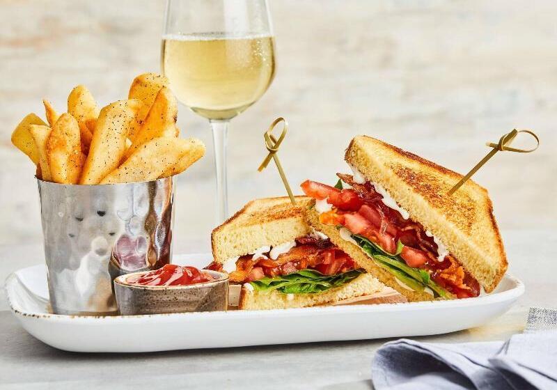 هتل Courtyard By Marriott Boston Billerica Bedford
