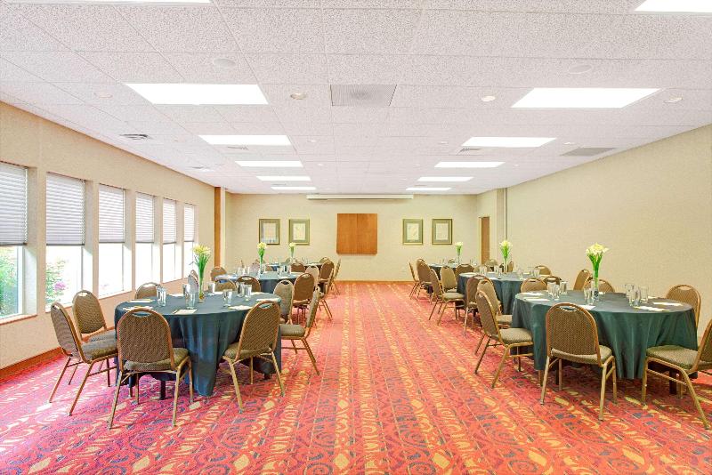 هتل Days Inn By Wyndham St. Louis/westport Mo