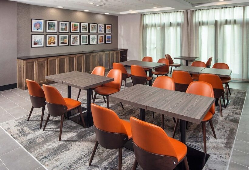 هتل Four Points By Sheraton Appleton