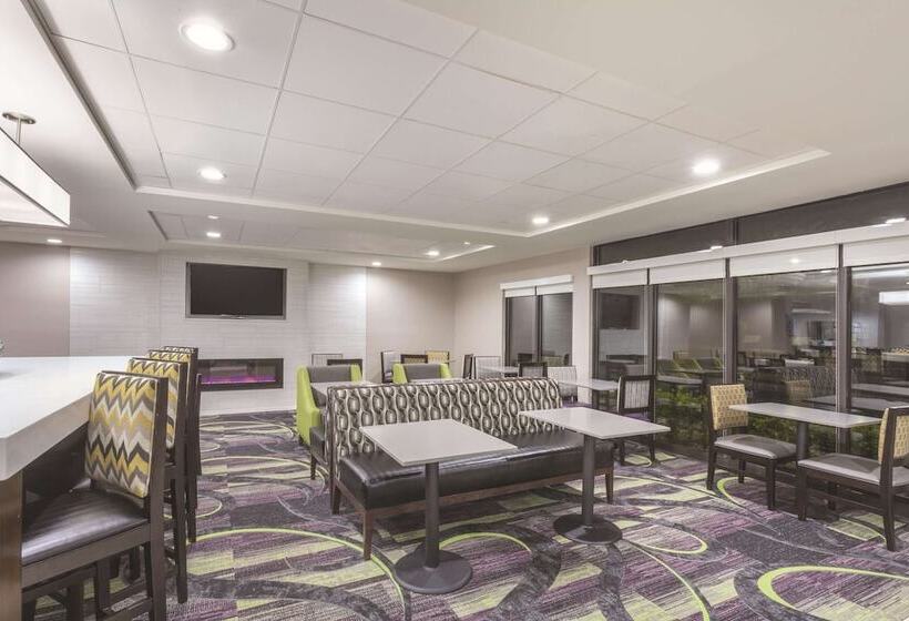 هتل La Quinta By Wyndham Columbus North