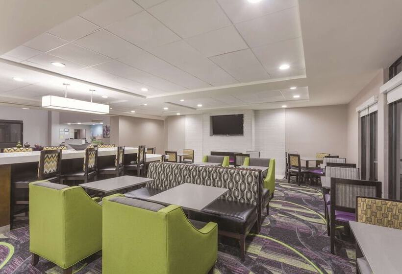 هتل La Quinta By Wyndham Columbus North