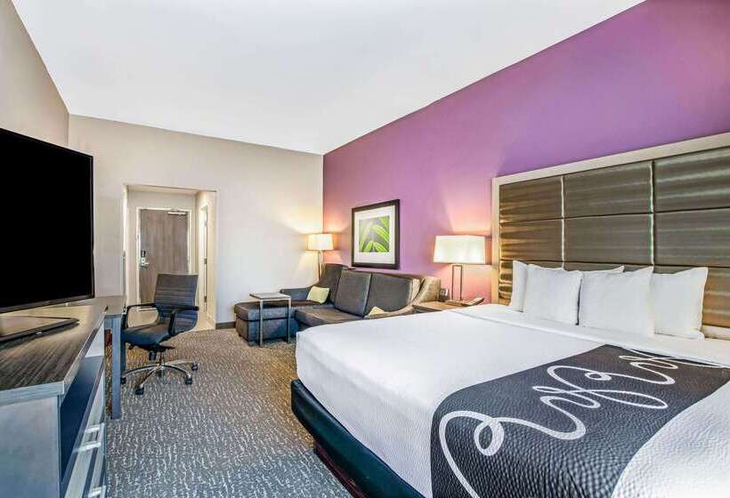 هتل La Quinta By Wyndham Kearney