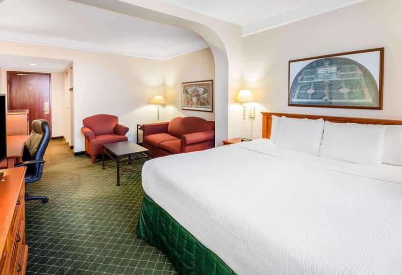 هتل La Quinta By Wyndham Madison American Center