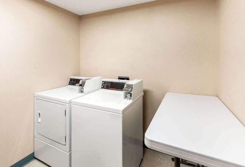 هتل La Quinta By Wyndham Madison American Center