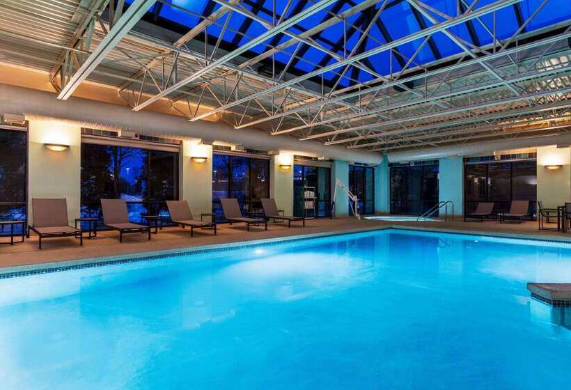 هتل La Quinta By Wyndham Madison American Center