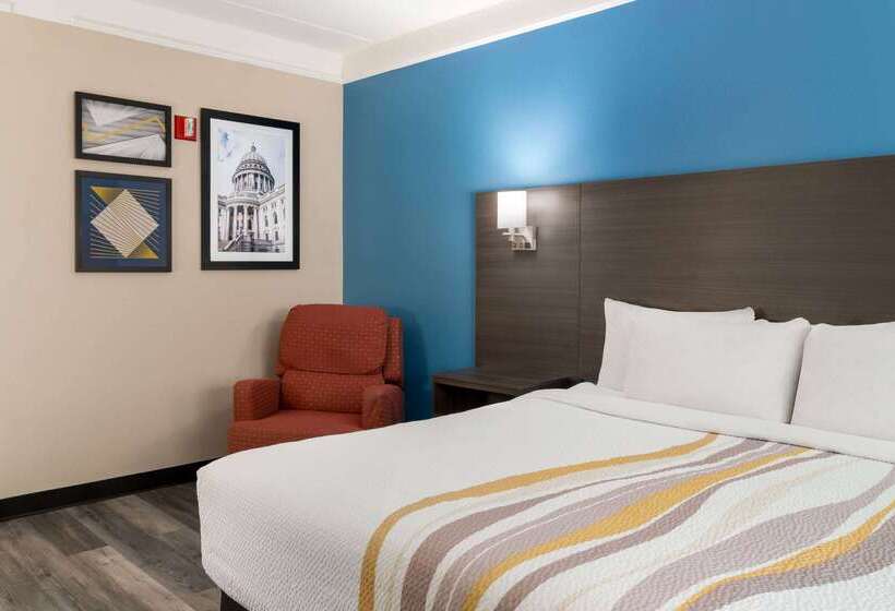 هتل La Quinta By Wyndham Madison American Center