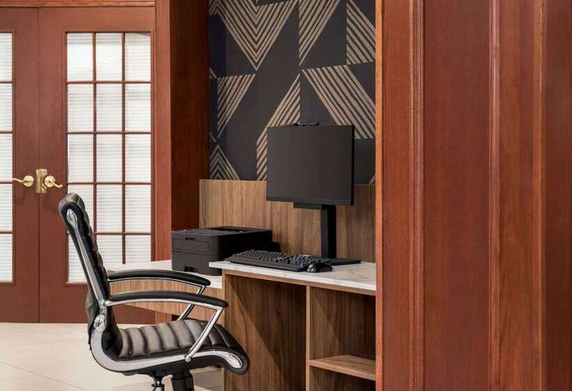 هتل La Quinta By Wyndham Madison American Center