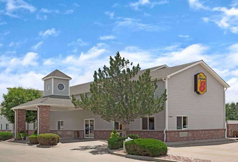 هتل Super 8 By Wyndham Windsor