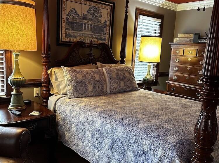 هتل Williamsburg Sampler B & B
