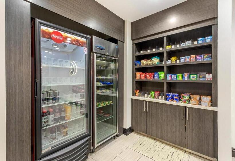 هتل Comfort Inn & Suites Irving Las Colinas Dfw