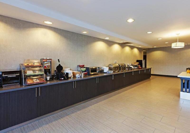 هتل Comfort Inn & Suites Irving Las Colinas Dfw