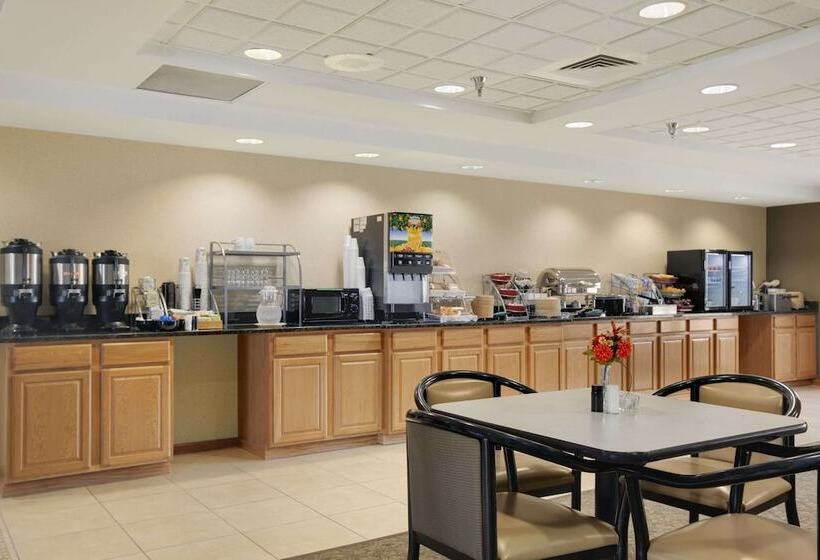هتل Wingate By Wyndham Pueblo