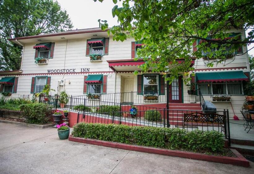 酒店 Woodstock Inn Bed & Breakfast