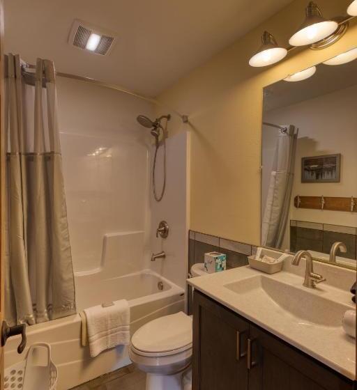 فندق Lewis & Clark Resort