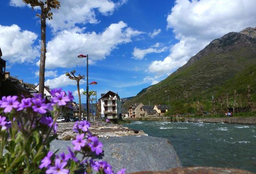 בית מלון כפרי Garona